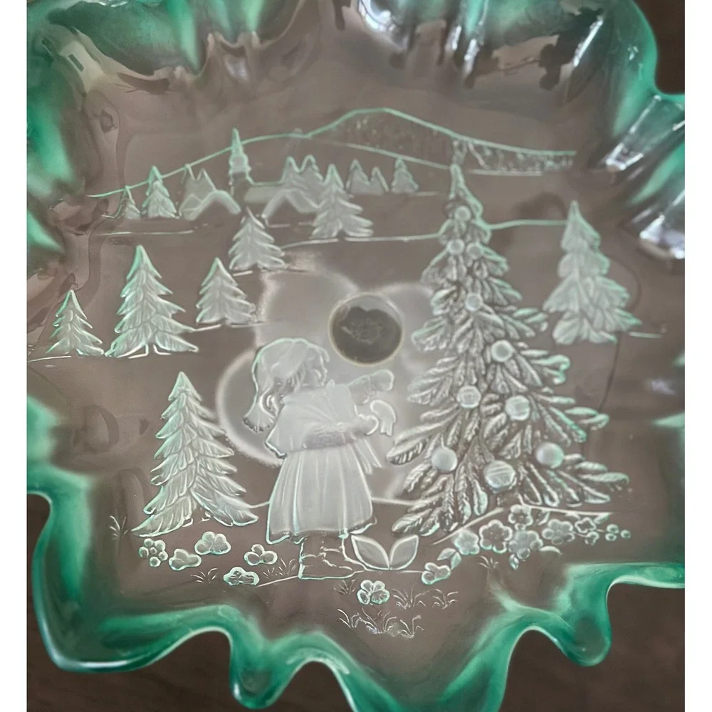MIKASA PEDESTAL‎ CHRISTMAS WINTER CANDY DISH RUFFLED FLUTED EDGES FROSTED GREEN
